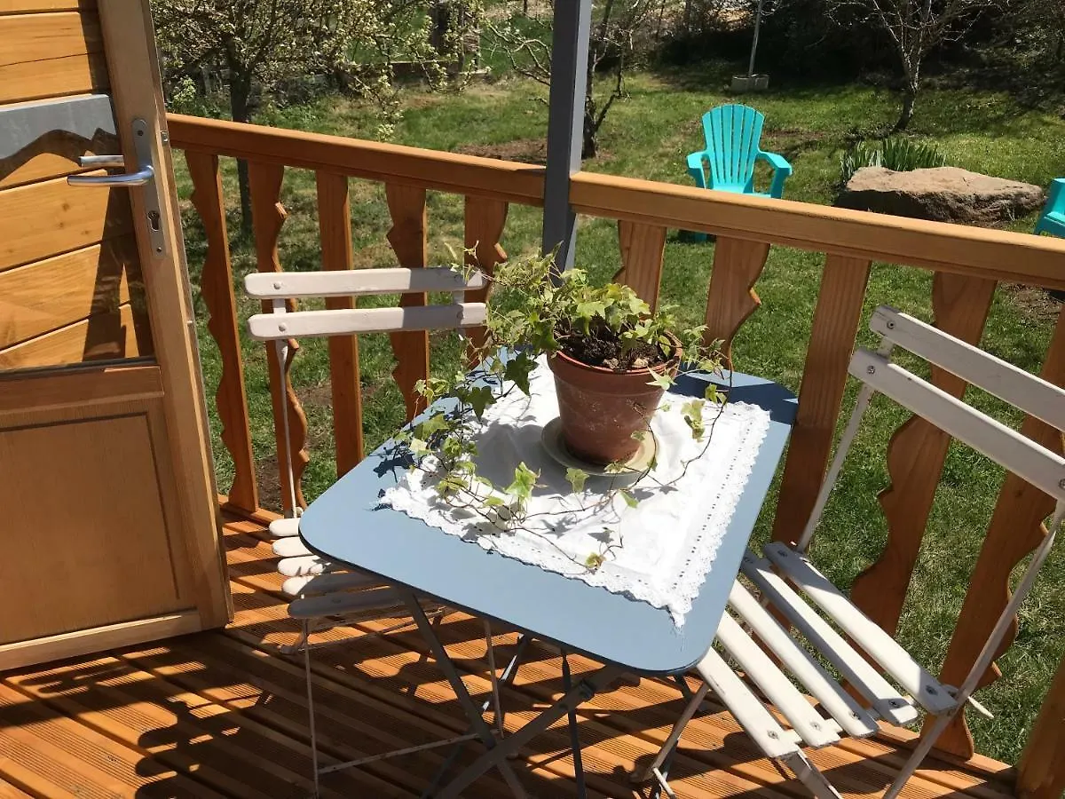 Guest house La Roulotte Au Fond Du Pre Hotel Coltines France